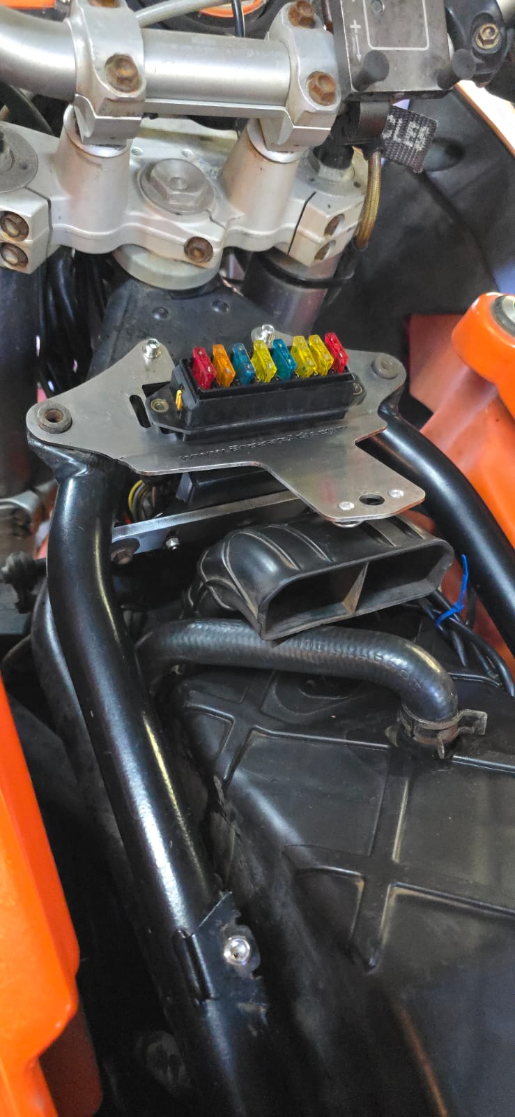 KTM 950 / 990 Adventure Glovebox Quick Release Kit